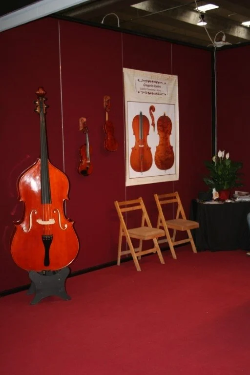 Double bass and instruments by Gregorio Martini at Cremona Mondomusica